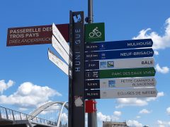 Passerelle des trois pays, c'est ici que débute (ou se termine) la partie française de l’Eurovelo 6. (Mai 2024)