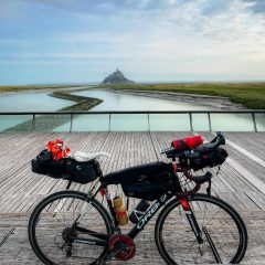 Le long du Couesnon qui serpente jusqu'au Mont via La Régalante